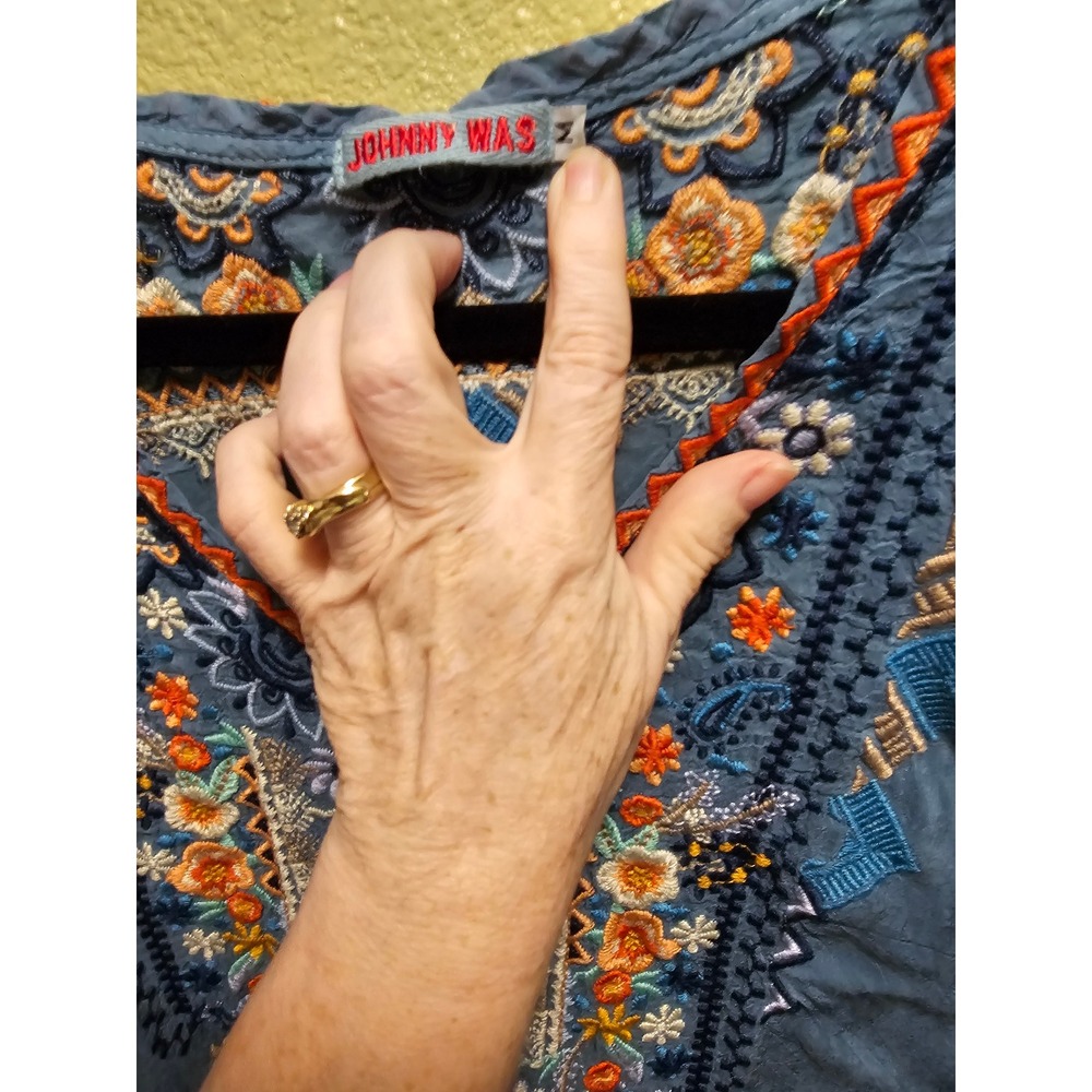 Johnny Was Blue Embroidered Silk Blend Tunic Blouse V-Neck Boho Top Size 3 NEW - Picture 4 of 7
